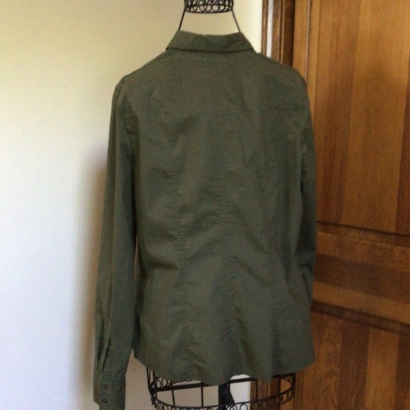 Worthington stretch easy snap army olive blouse, Size Large - Picture 6 of 10